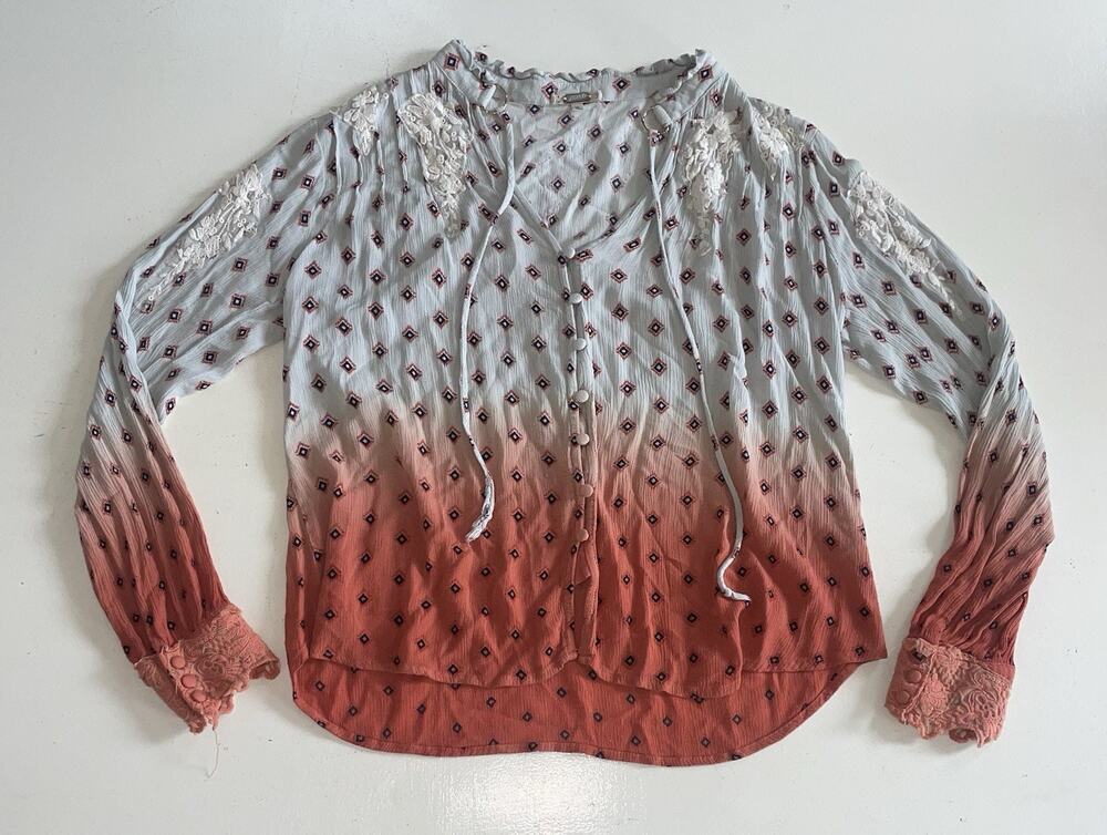 Women’s Gimmicks BKE Medium Diamond Floral Blouse Embroidered Sheer Sleeve Boho